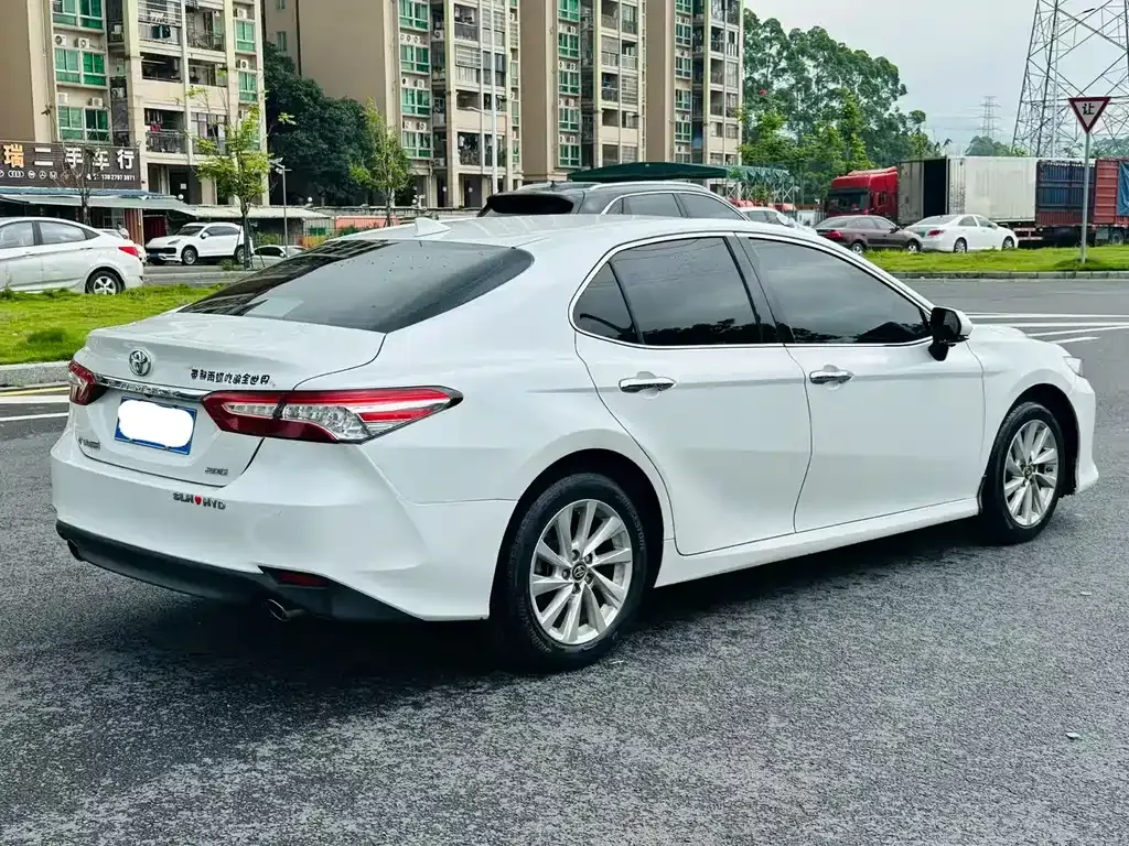 Toyota Camry — фото 6