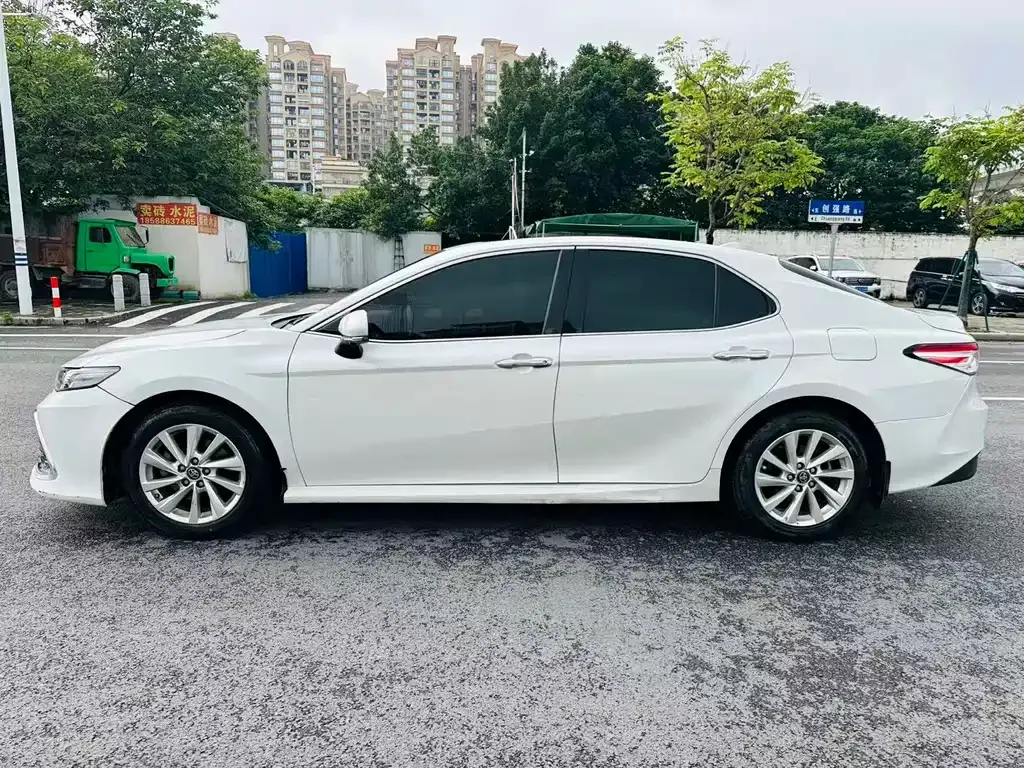 Toyota Camry — фото 8