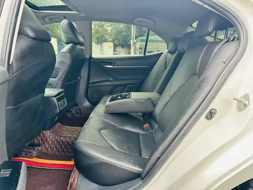 Toyota Camry — фото 2