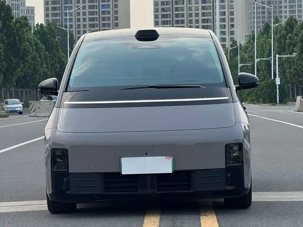 Li Auto MEGA — фото 6