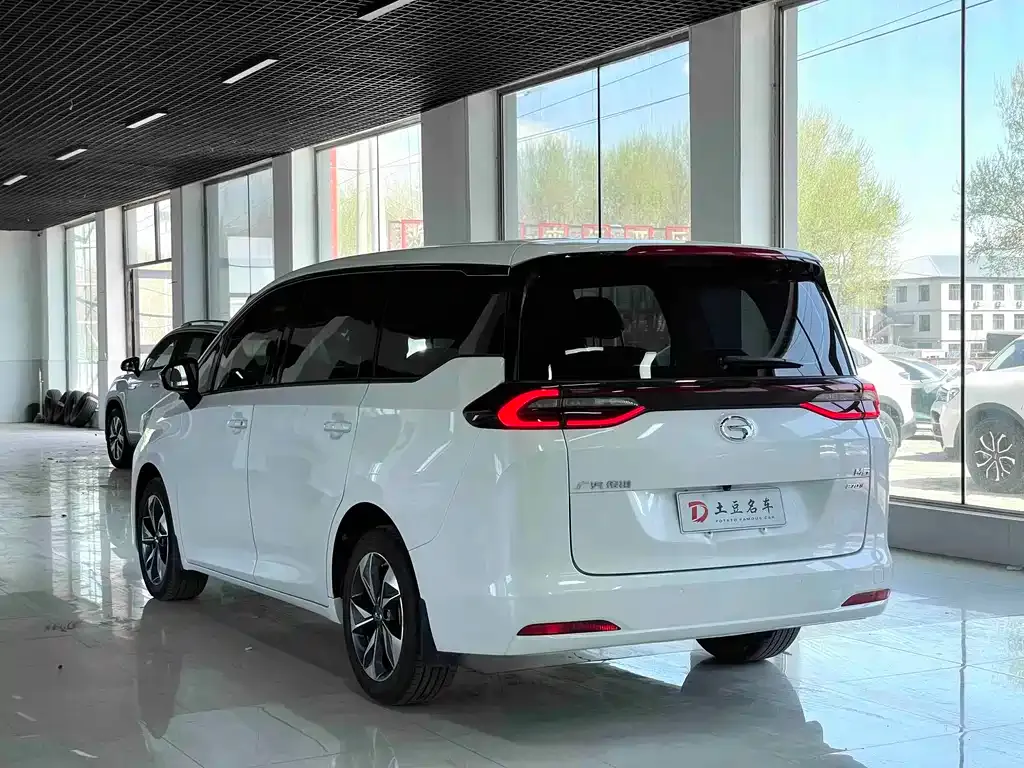 GAC Motor Trumpchi M6 — фото 10