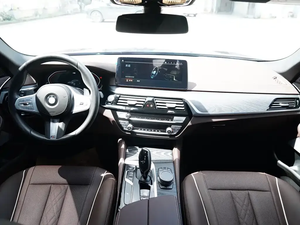 BMW 5 Series — фото 10