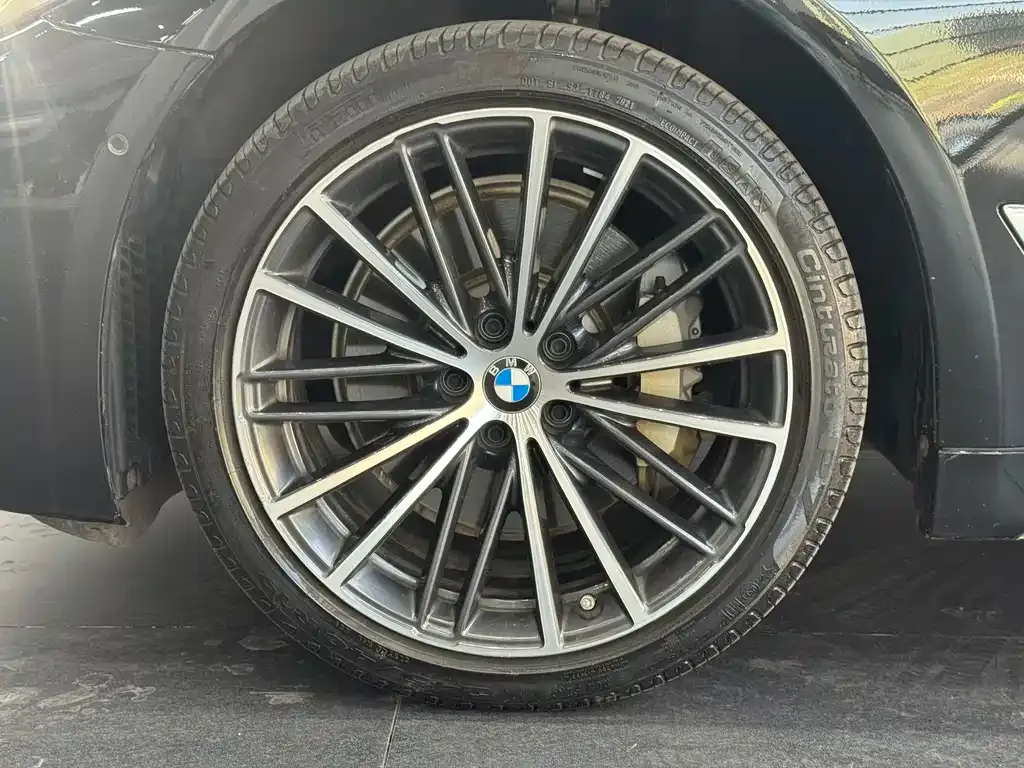 BMW 5 Series — фото 9