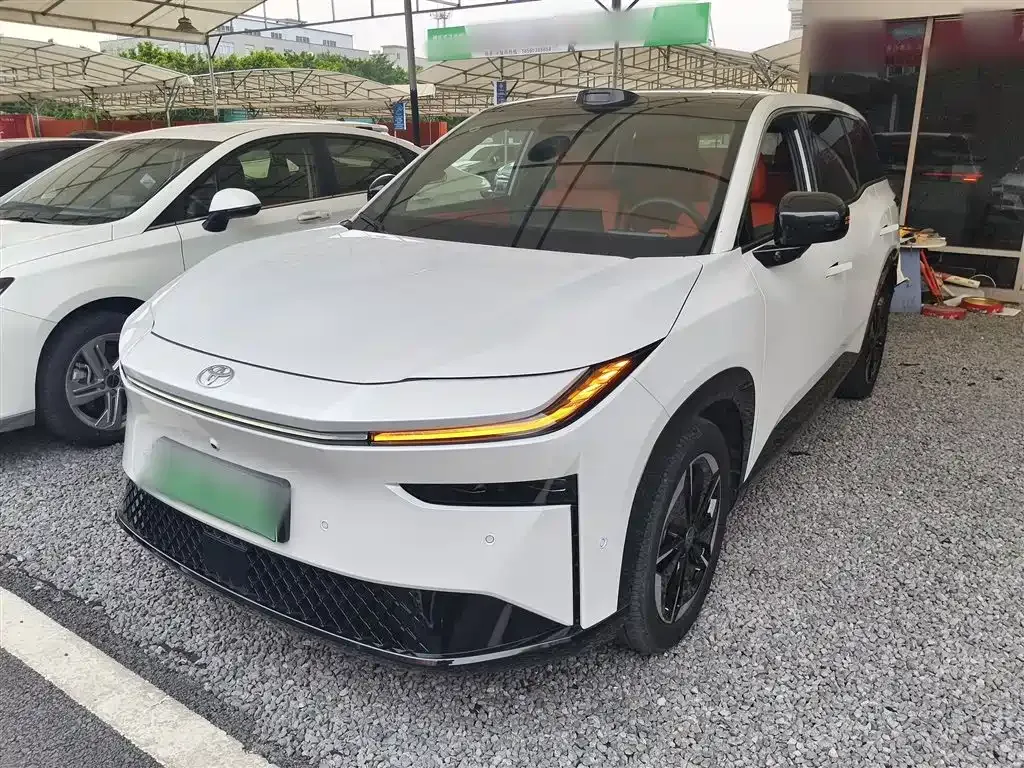 Toyota Platinum 3X 2025 из CN, фото 10
