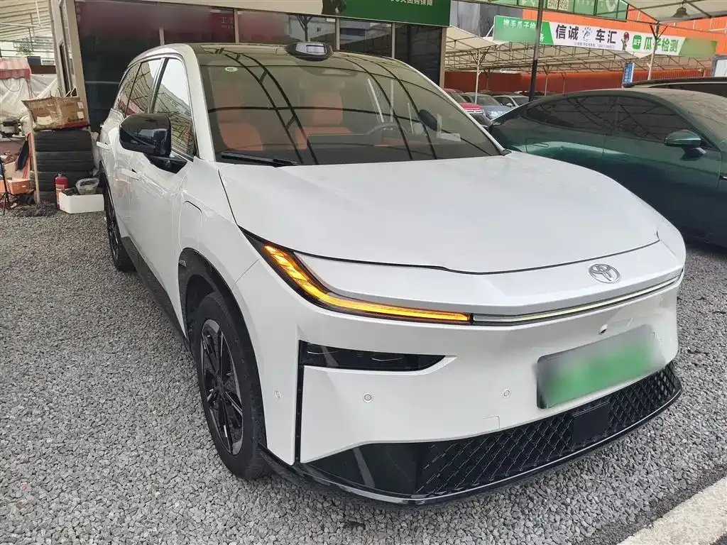 Toyota Platinum 3X 2025 из CN, фото 7
