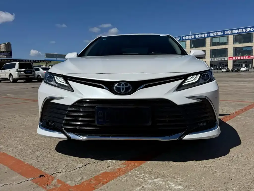 Toyota Camry — фото 4