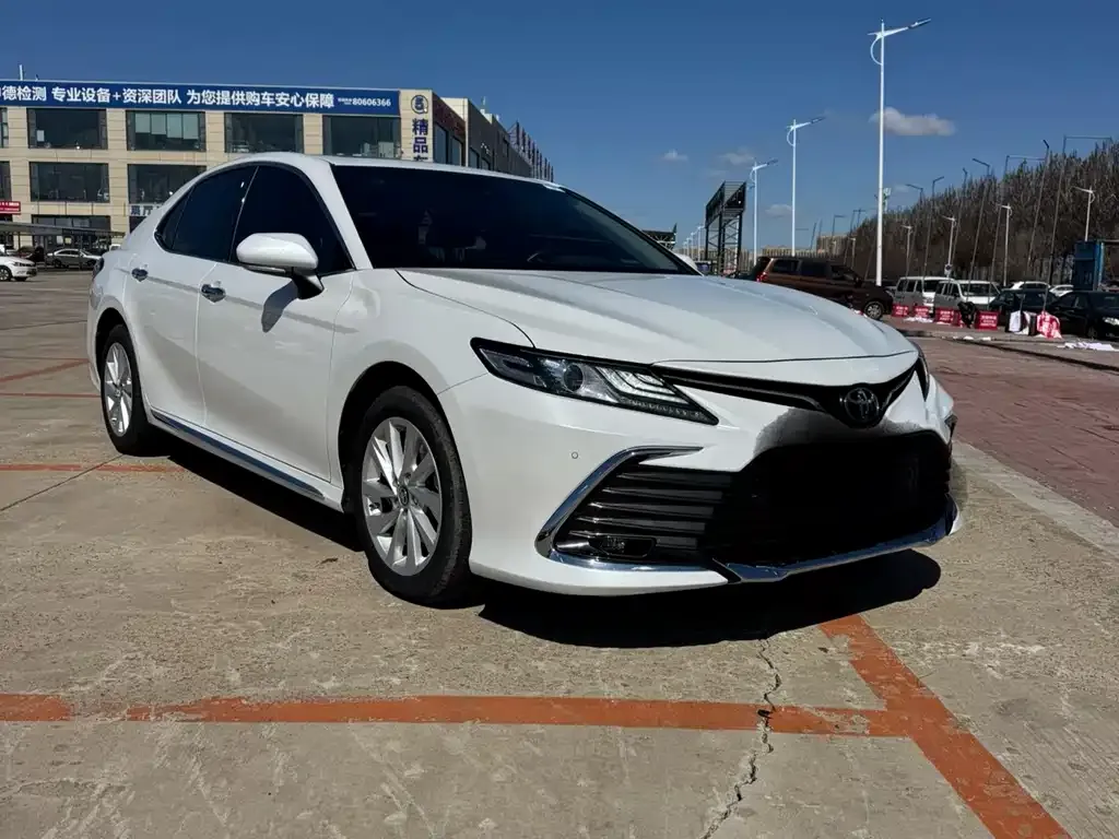Toyota Camry — фото 6