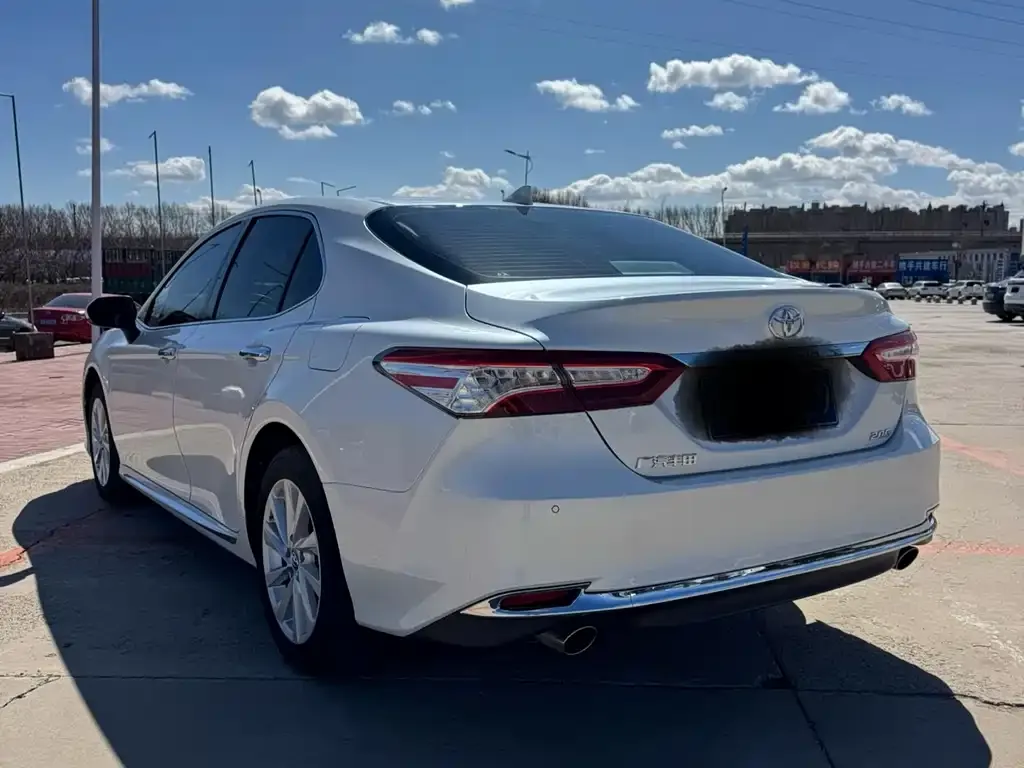 Toyota Camry — фото 5