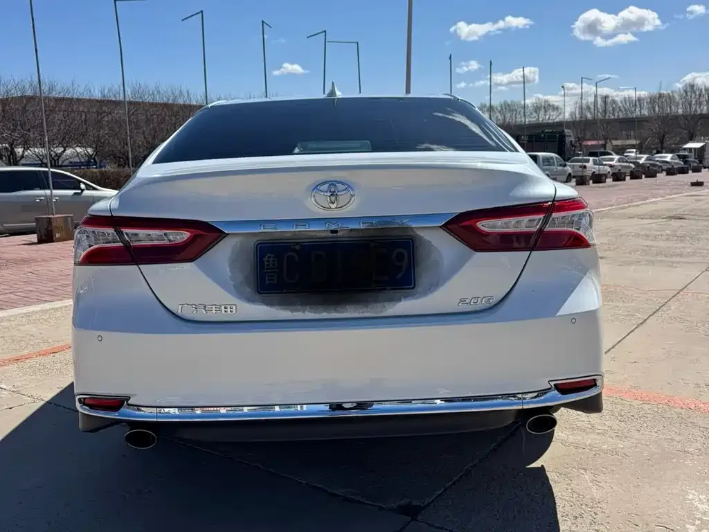Toyota Camry — фото 2