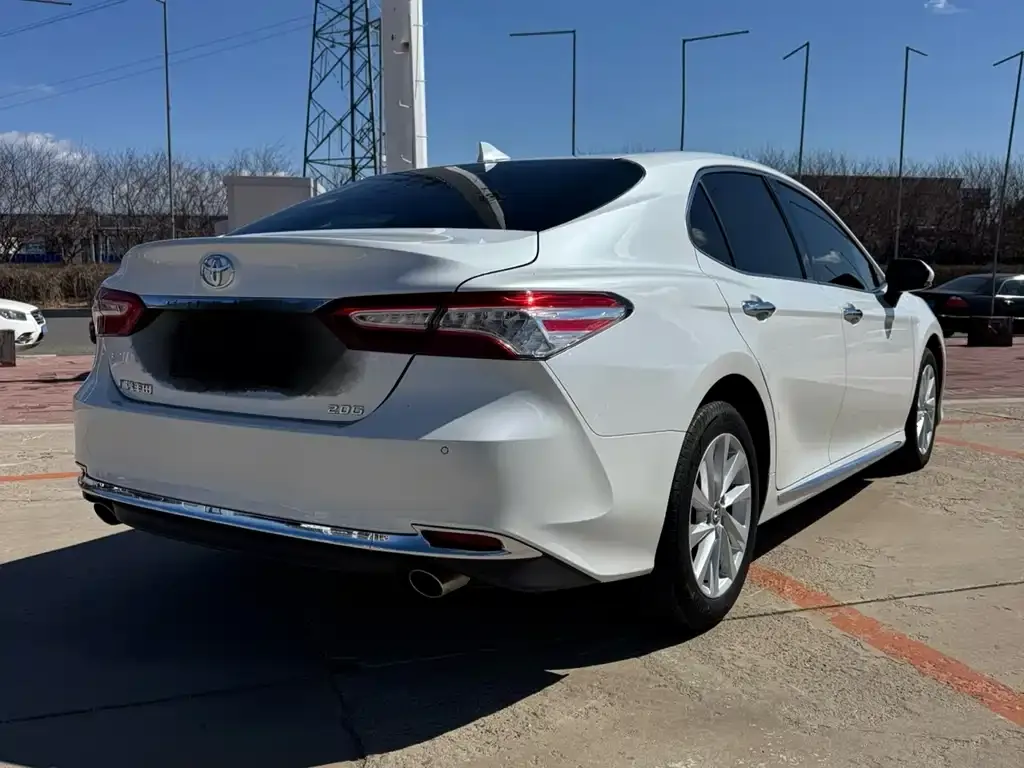 Toyota Camry — фото 7