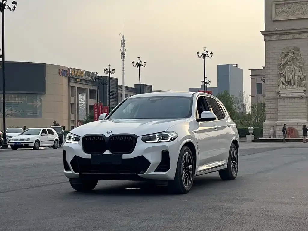 BMW iX3 — фото 1