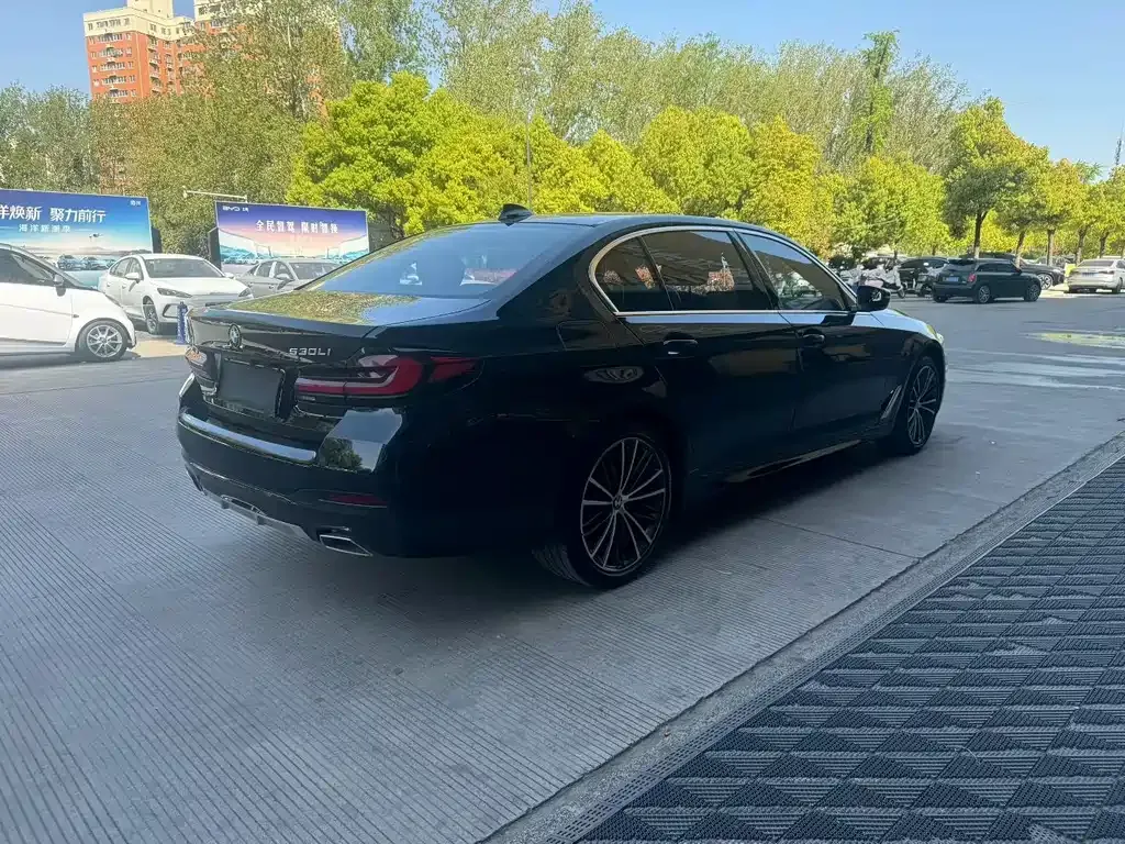BMW 5 Series — фото 10