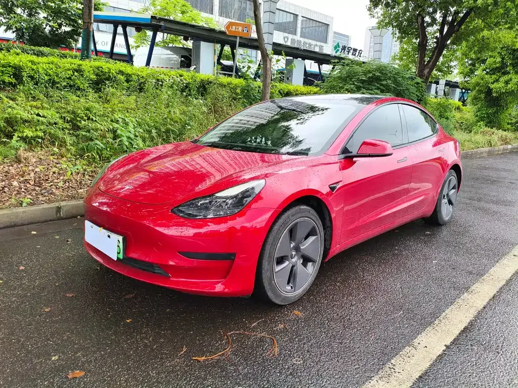 Tesla Model 3 — фото 1