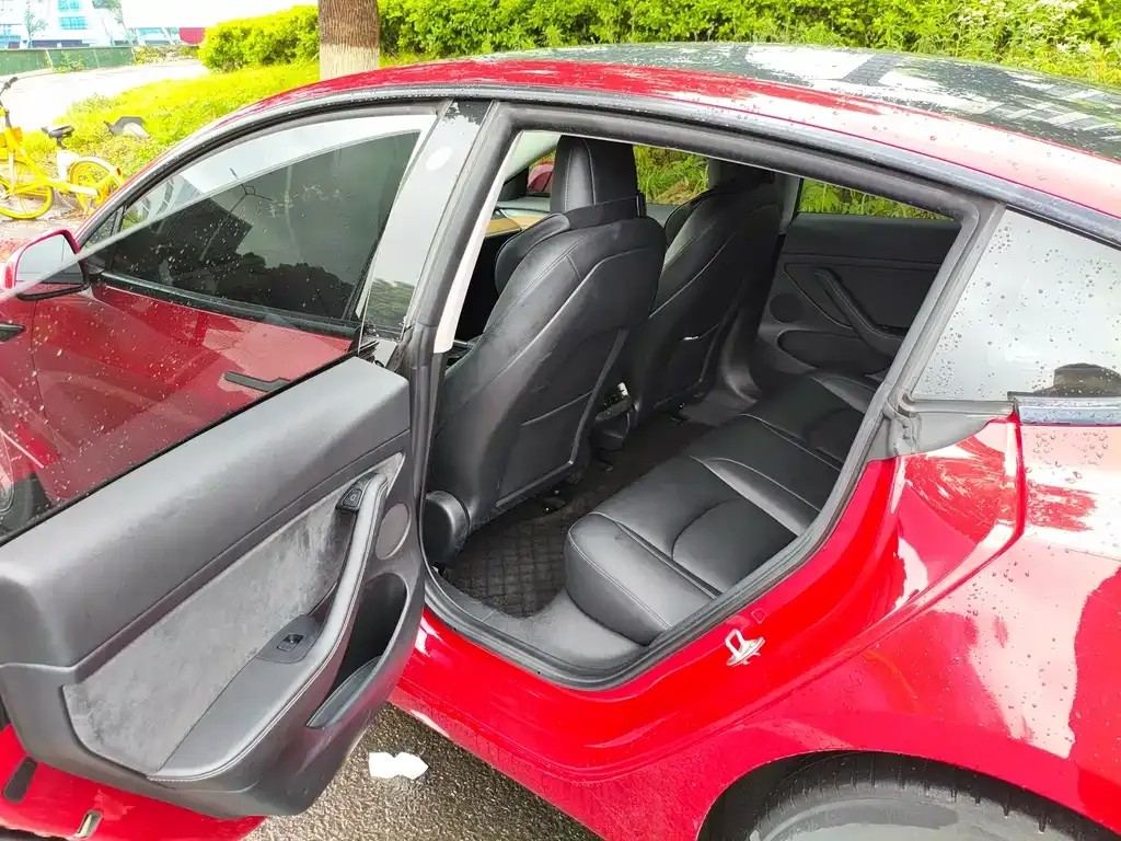 Tesla Model 3 — фото 4