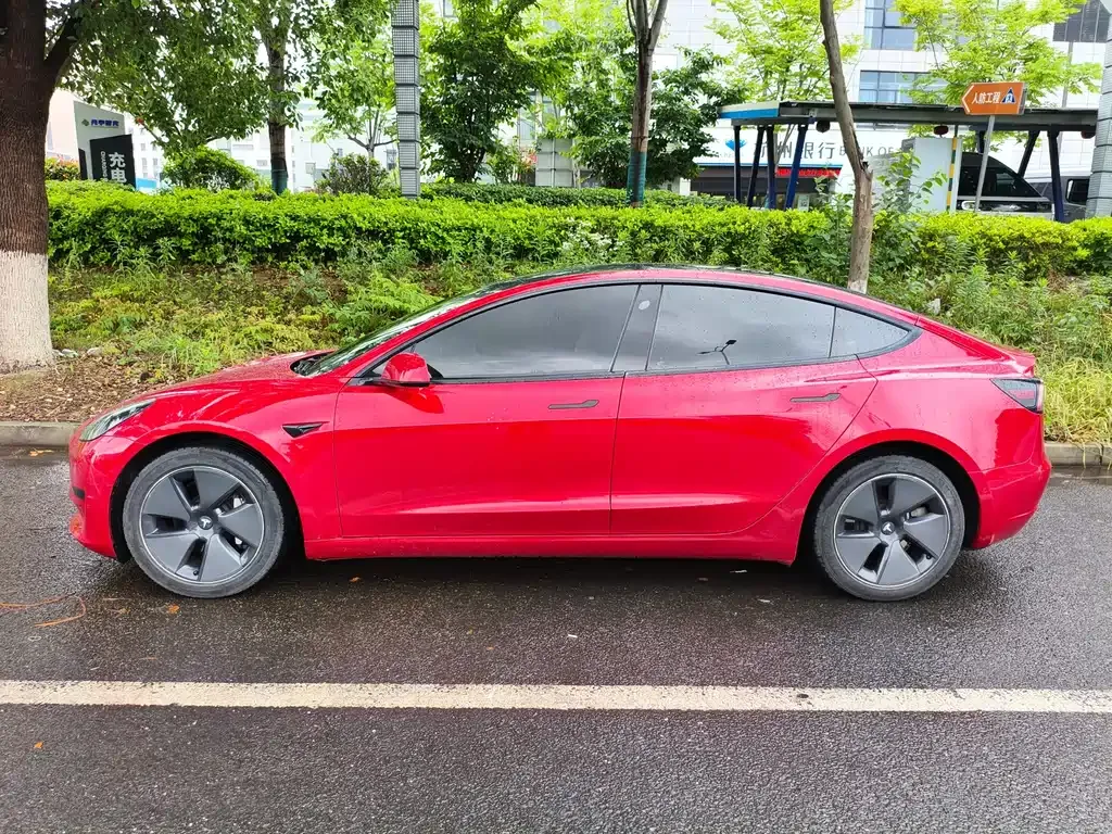 Tesla Model 3 — фото 10