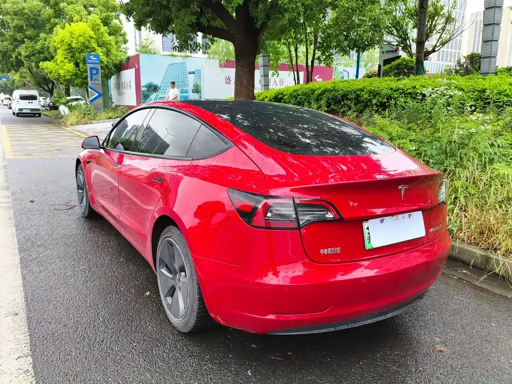 Tesla Model 3 — фото 6