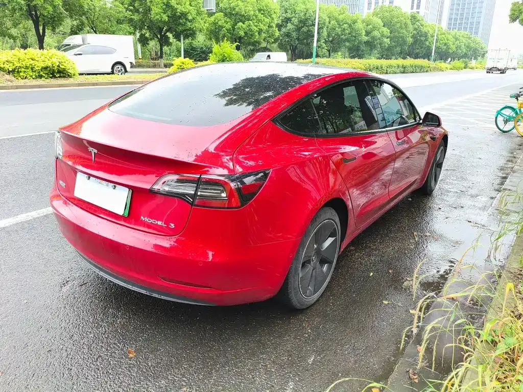 Tesla Model 3 — фото 7