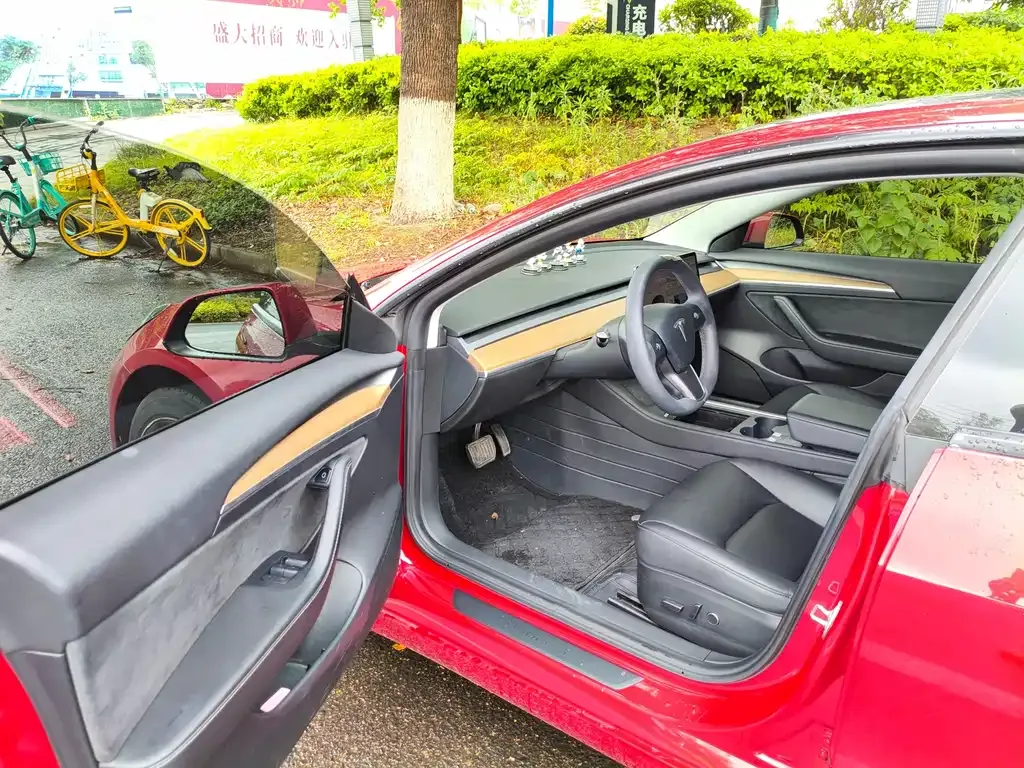 Tesla Model 3 — фото 8