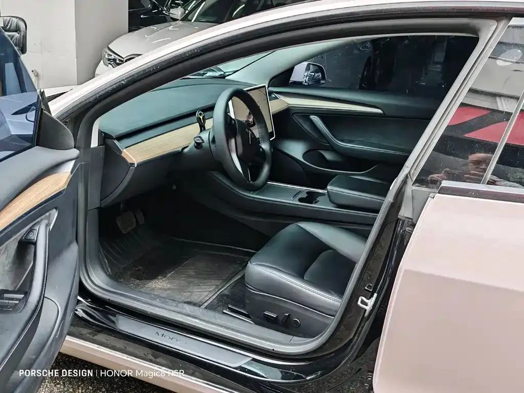 Tesla Model 3 — фото 3