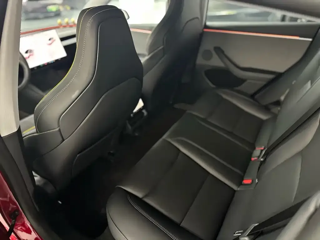 Tesla Model 3 — фото 4