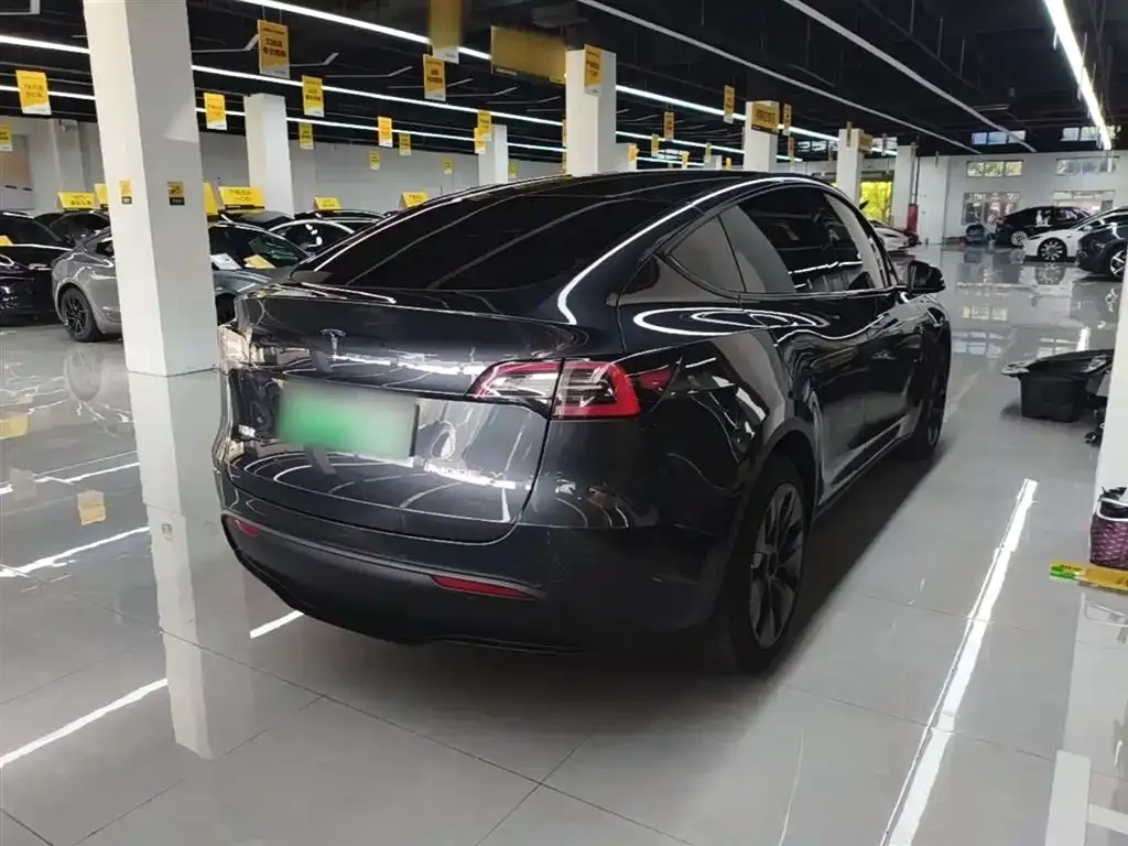 Tesla Model Y — фото 5