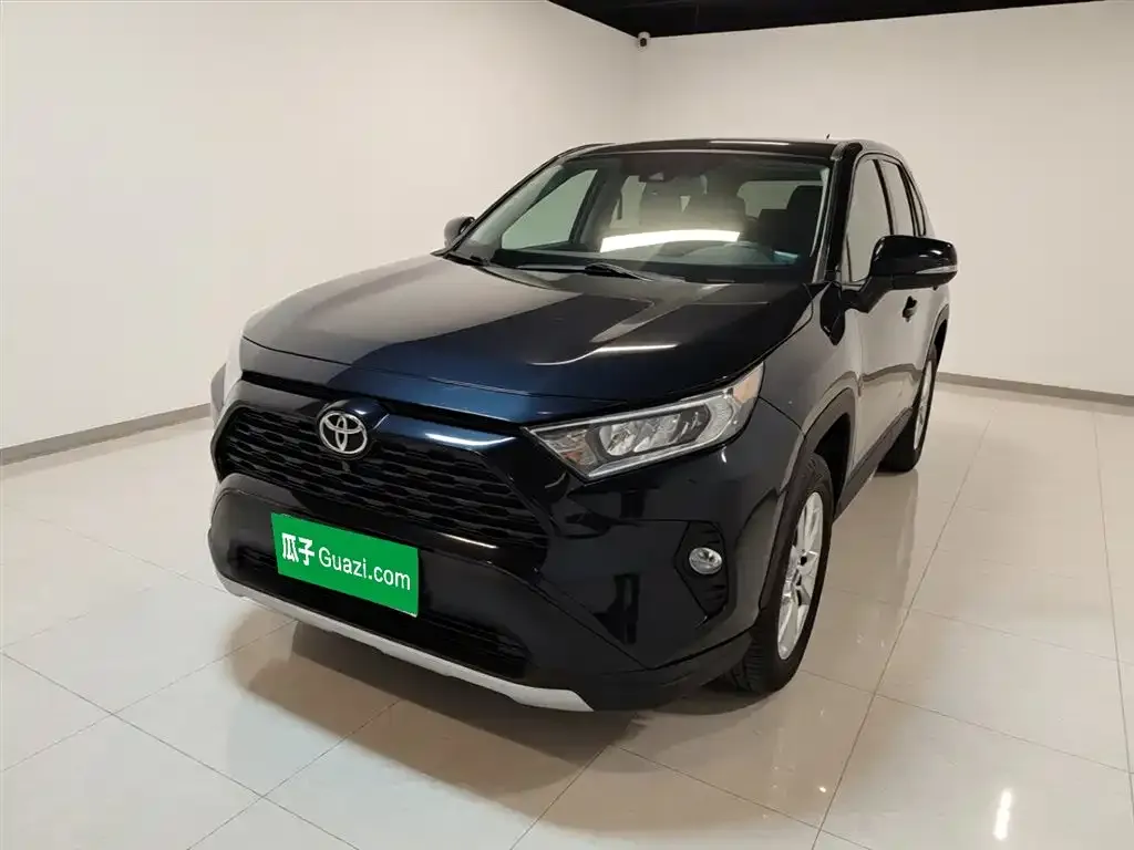Toyota RAV4 — фото 1
