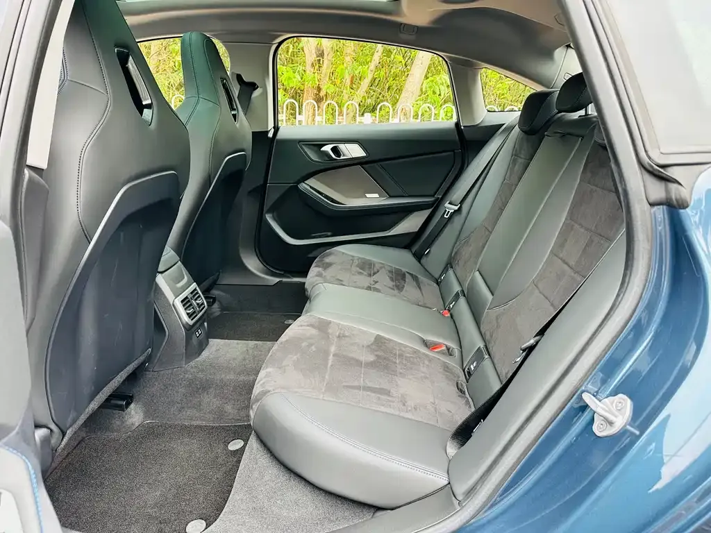 BMW 2 Series 2025 из CN, фото 4