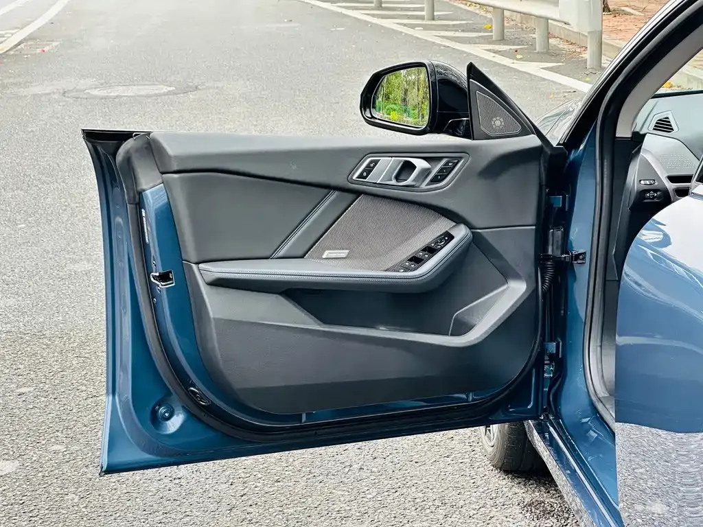 BMW 2 Series 2025 из CN, фото 6