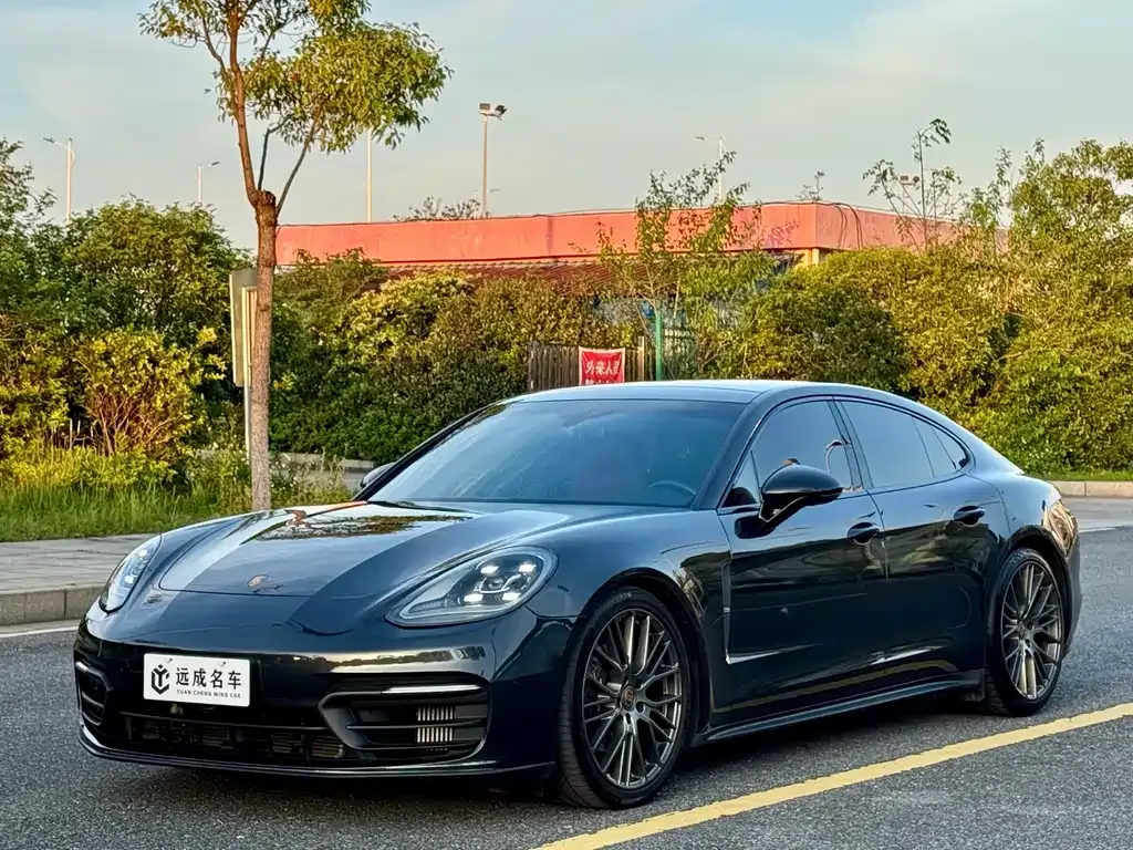 Porsche Panamera — фото 1