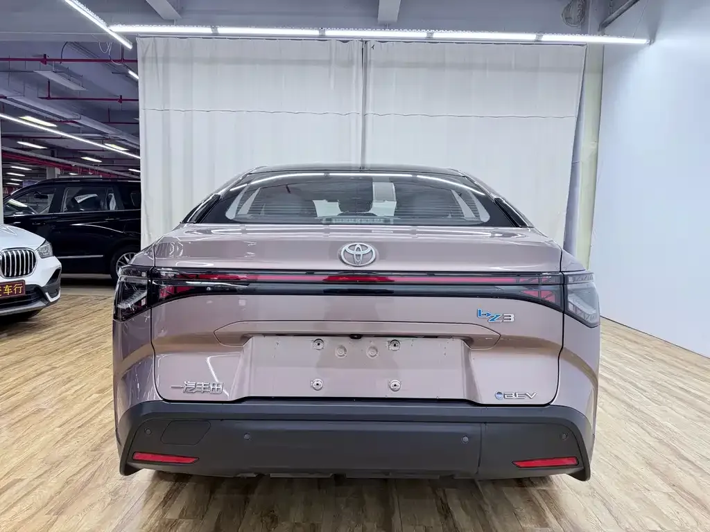 Toyota bZ3 2023 из CN, фото 2