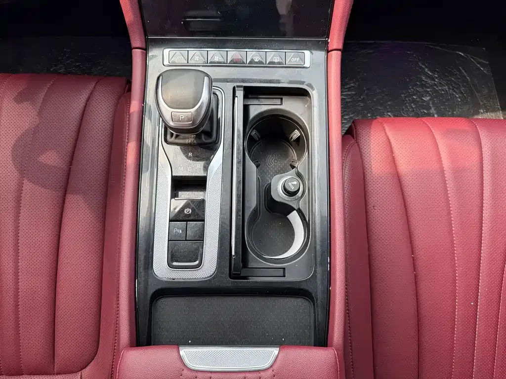 Hongqi H5 — фото 5