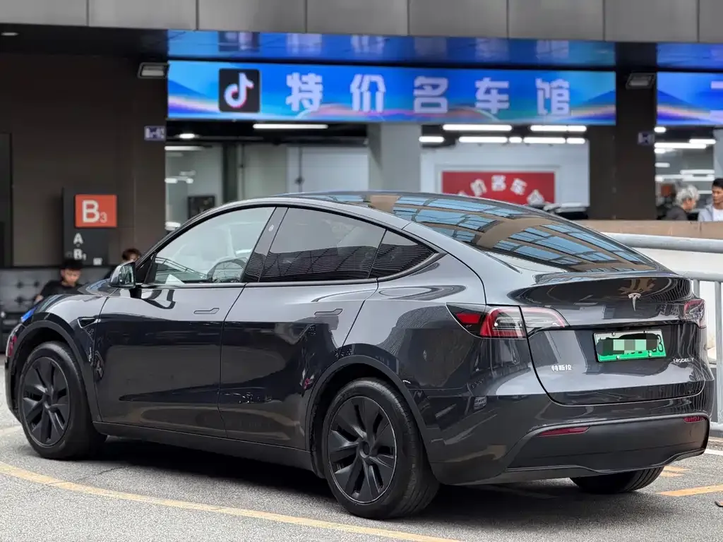 Tesla Model Y — фото 3