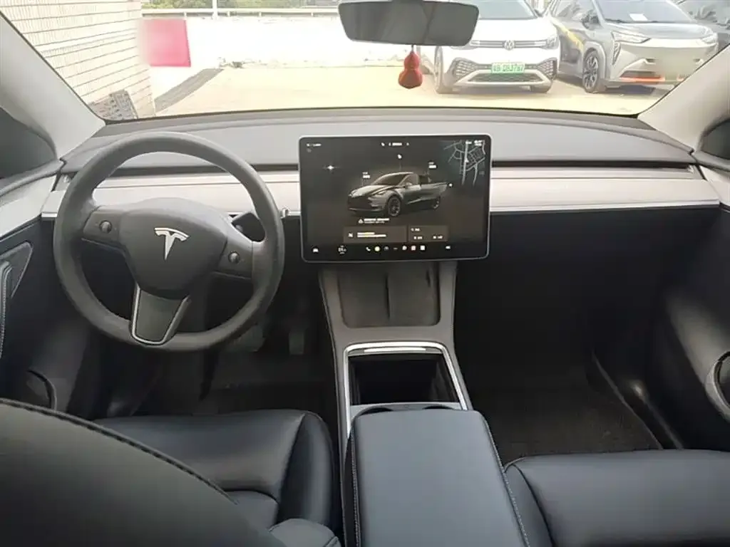 Tesla Model Y — фото 3