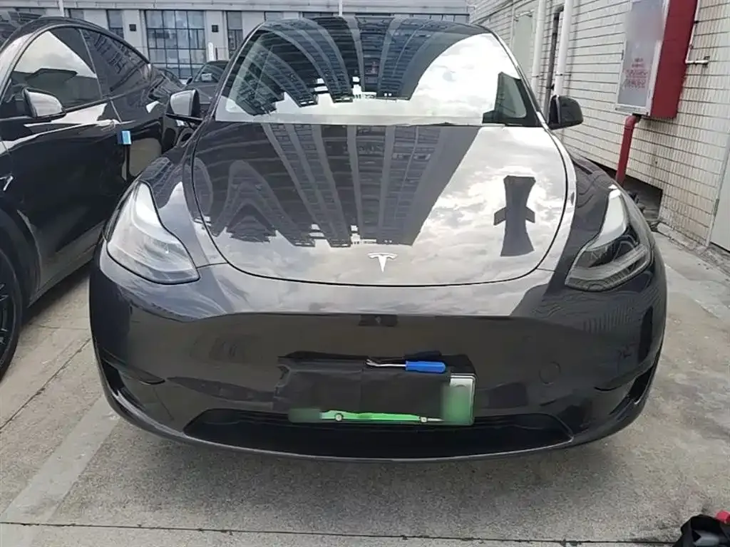 Tesla Model Y — фото 10