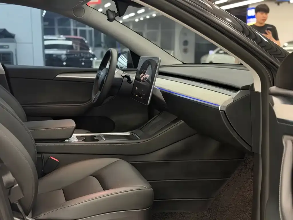 Tesla Model Y — фото 4