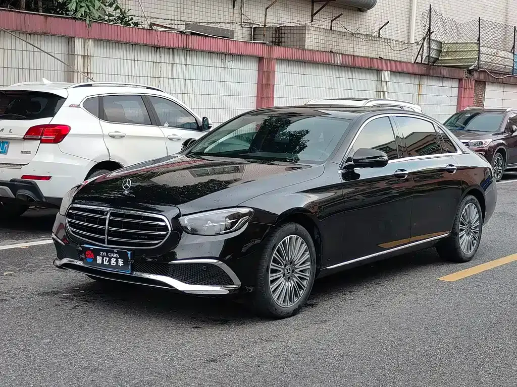 Mercedes-Benz E-Class — фото 1