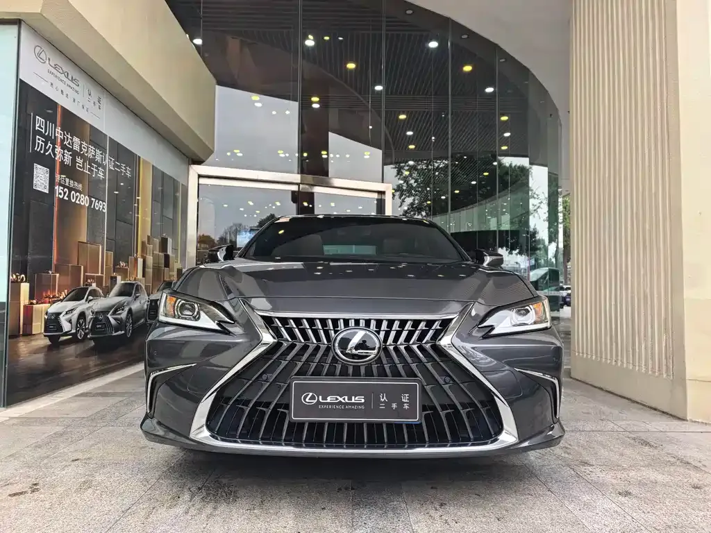 Lexus ES — фото 1