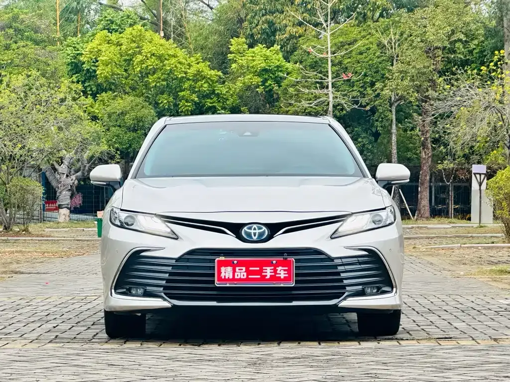 Toyota Camry — фото 10