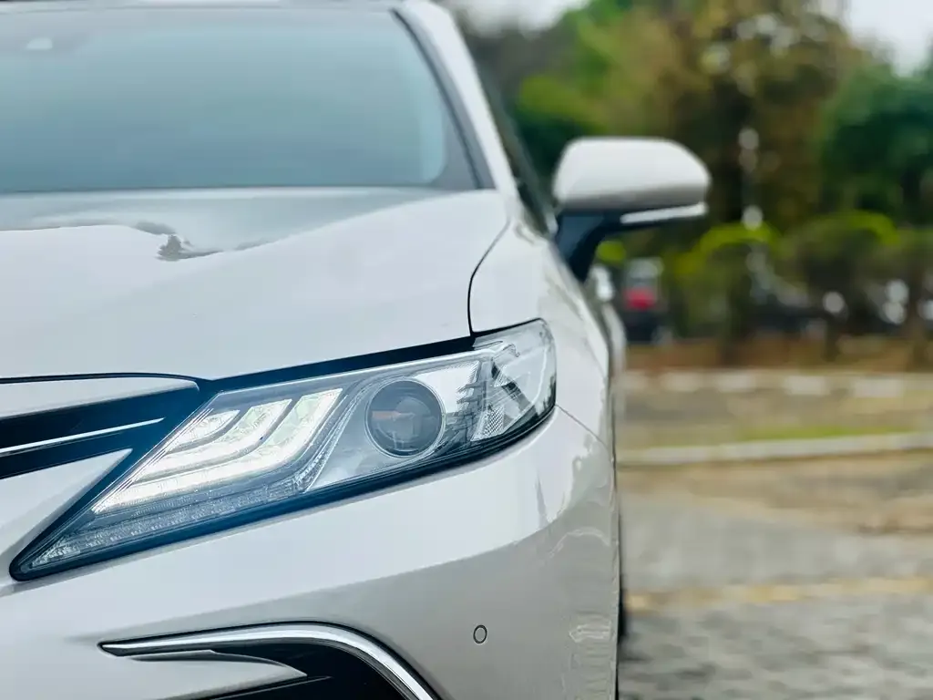 Toyota Camry — фото 4