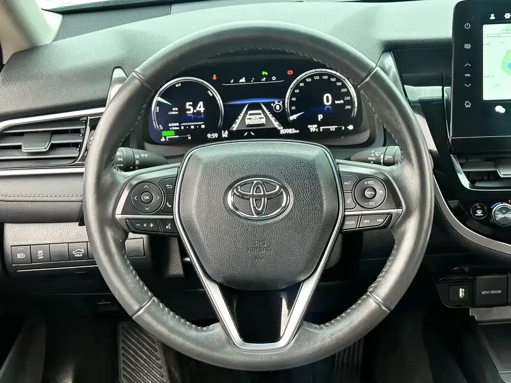 Toyota Camry — фото 7