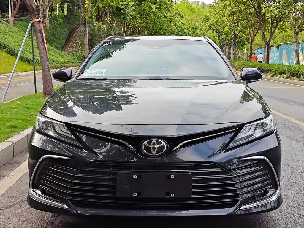 Toyota Camry — фото 5