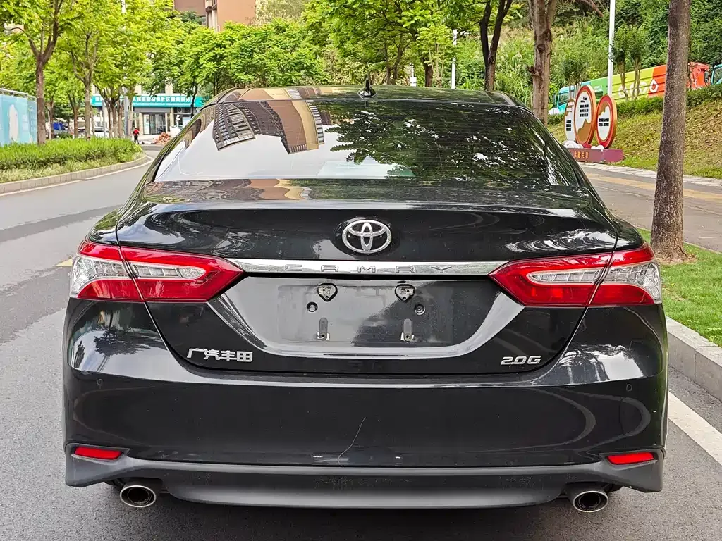 Toyota Camry — фото 6
