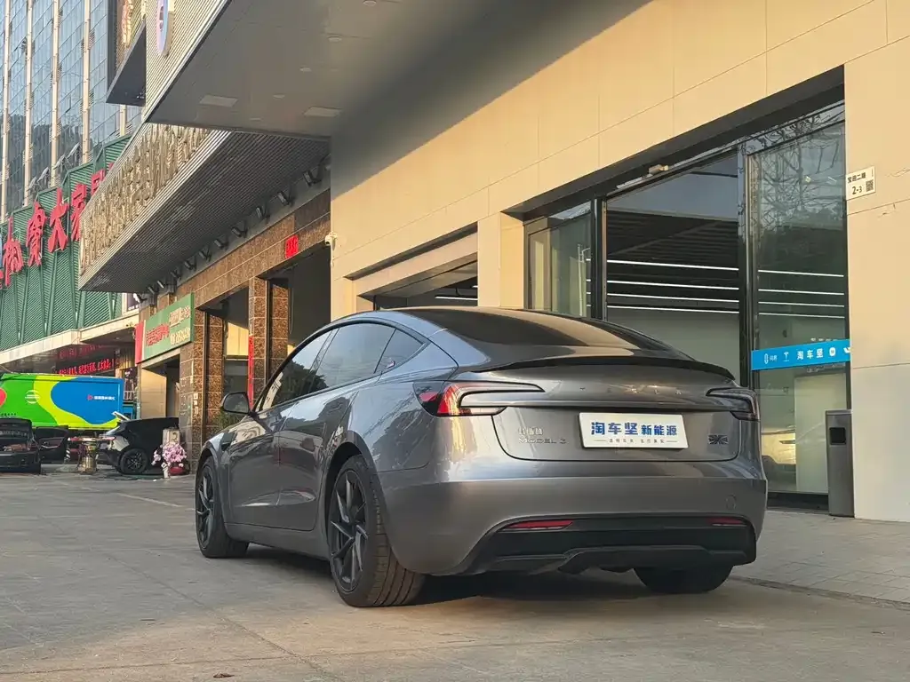 Tesla Model 3 — фото 9
