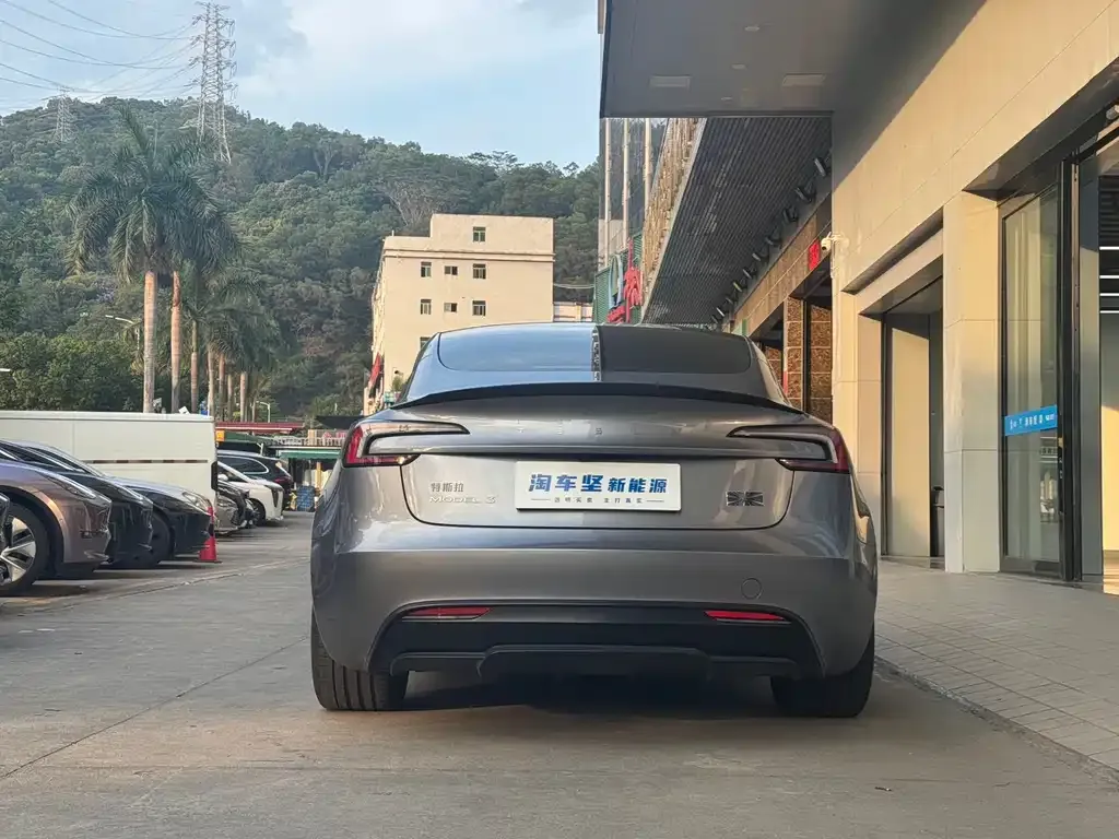 Tesla Model 3 — фото 5