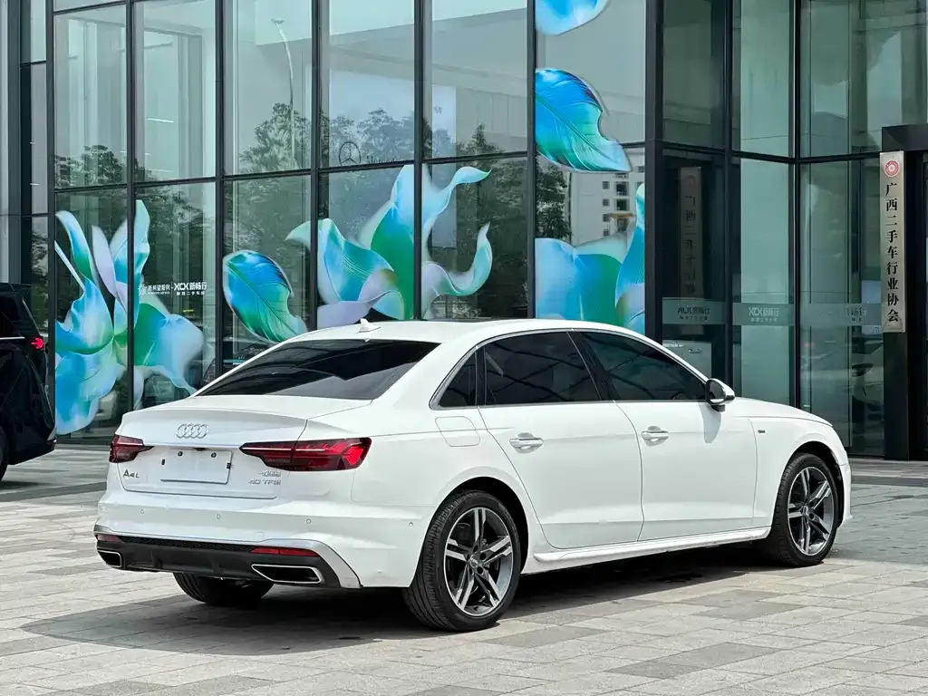 Audi A4L — фото 5