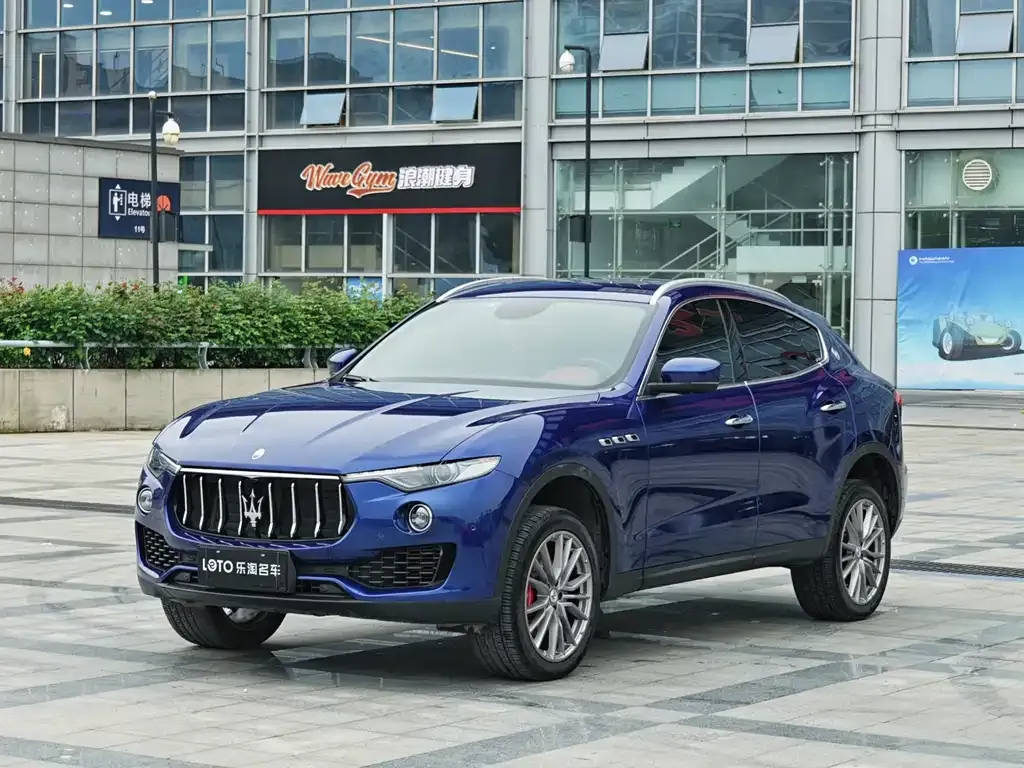 Maserati Levante — фото 1