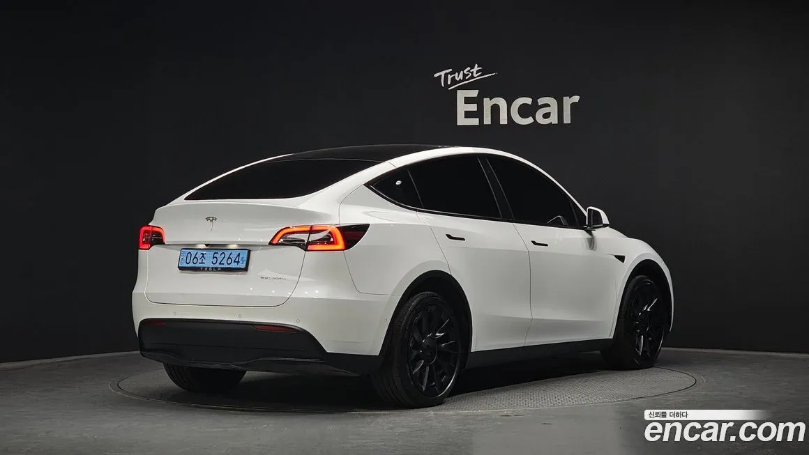 Tesla Model Y — фото 3