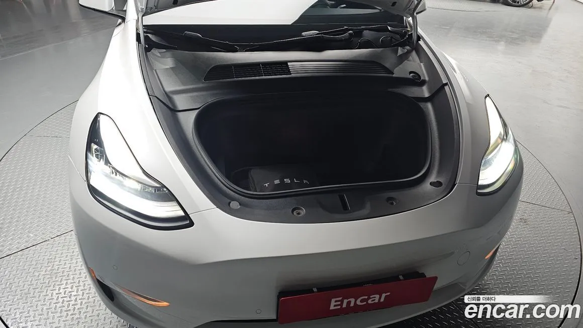 Tesla Model Y — фото 10