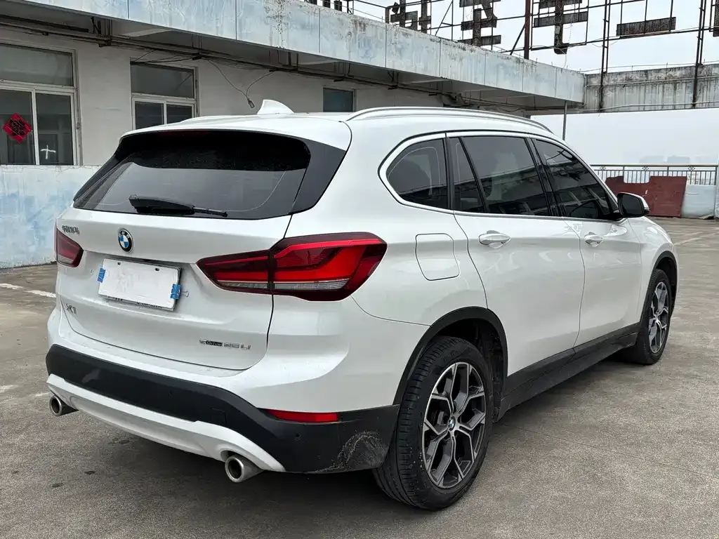 BMW X1 — фото 9