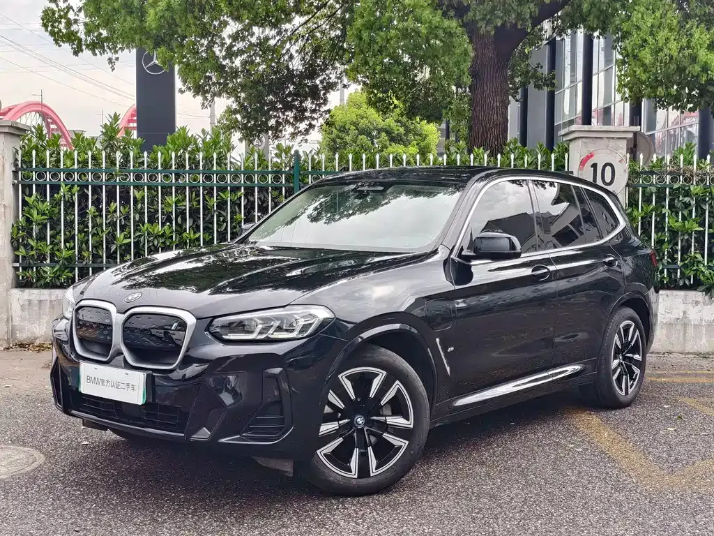BMW iX3 — фото 1